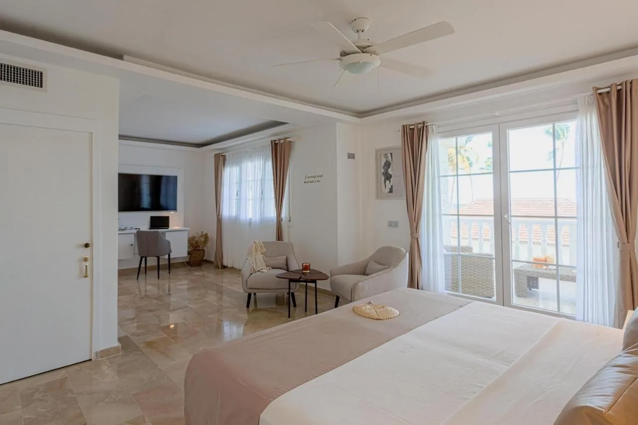 Paradise Hotel Boutique location